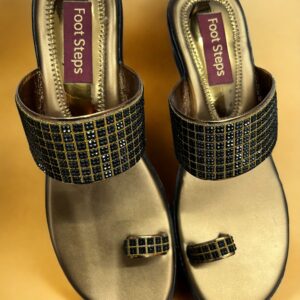 shoe-Fit-Women Embellished Toe-Ring Sandals Gold Black